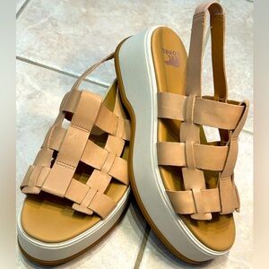 NWOT SOREL s10 Platform sandals-tan weave-elastic back strap-easy on/off-neutral